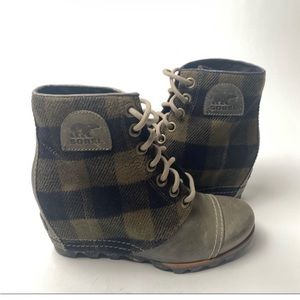 Sorel PDX Wedge Lace Up Peatmoss Green Plaid Lexie Wedge boots 8